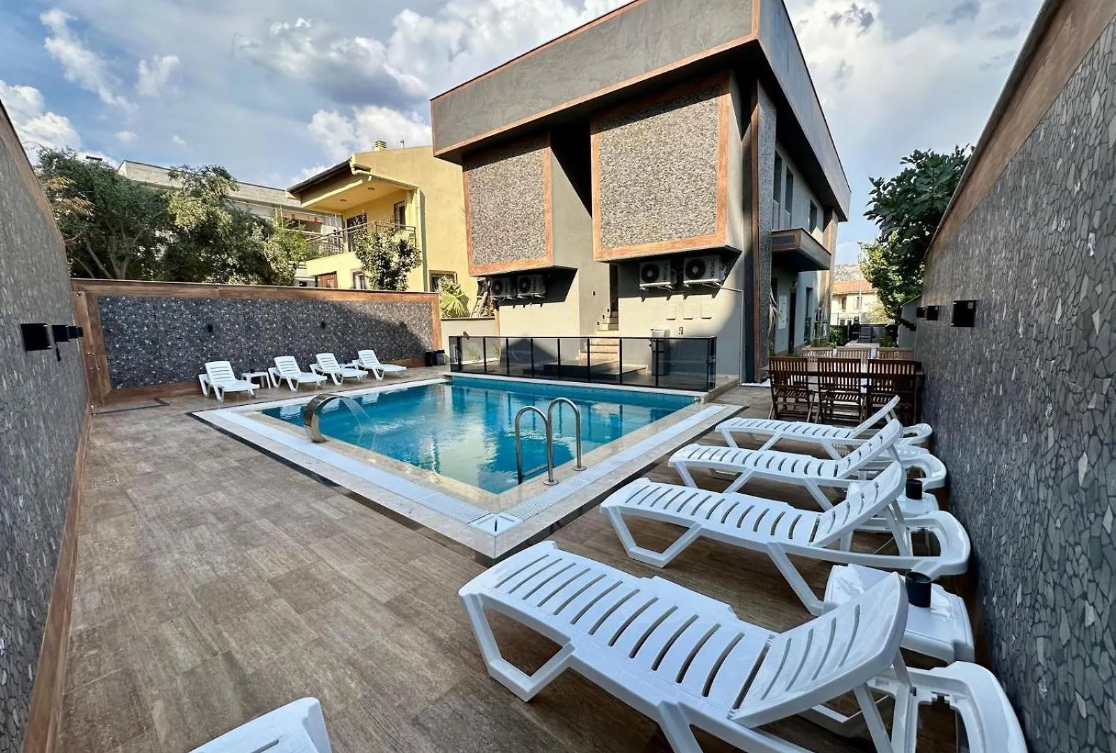 Leo Premium Apartment Kusadasi 0*,